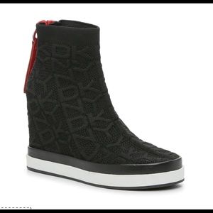 DKNY Sawyer Wedge Sneaker - Size 8